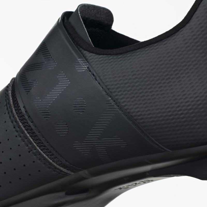 Buty szosowe FIZIK Vento Infinito Carbon 2 białe/czarne - 44 Buty szosowe FIZIK Vento Infinito Carbon 2 białe/czarne - 44