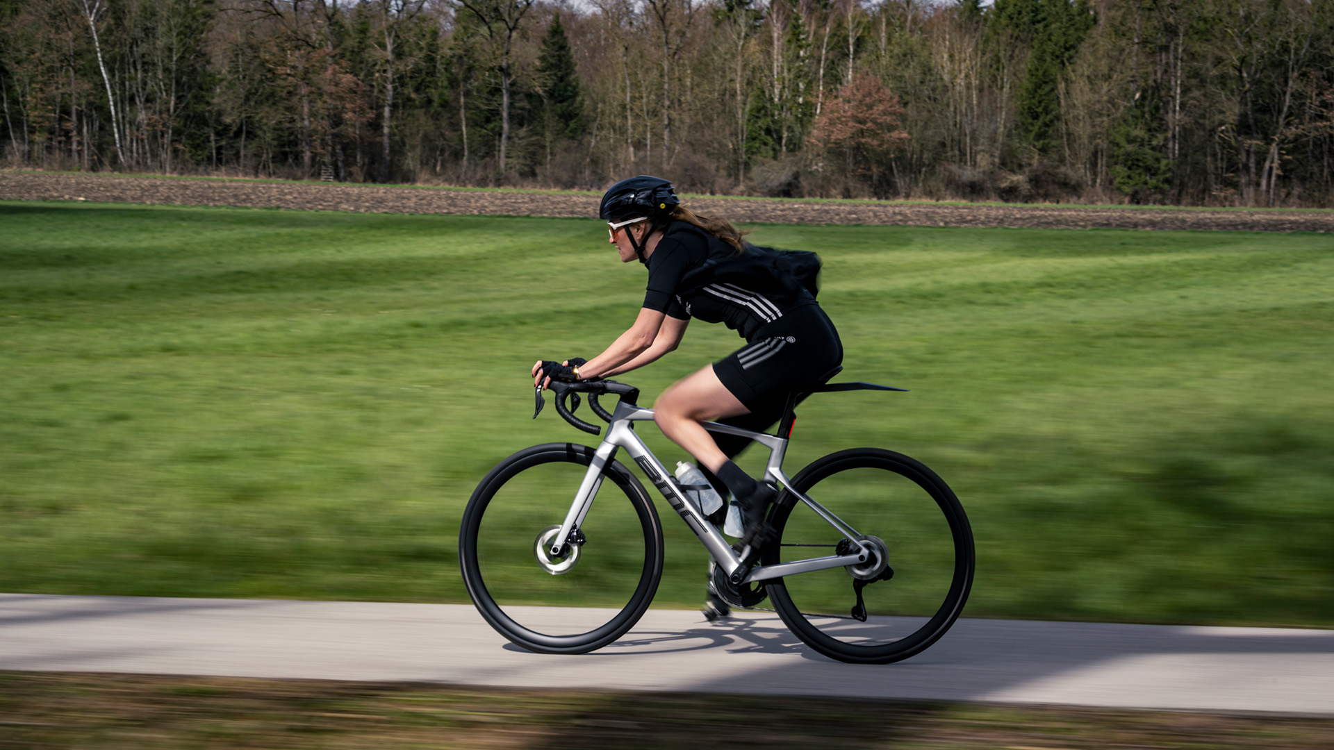https://veloshop.mom/image/cache/catalog/blog/czym-charakteryzuja-sie-rowery-bmc-1920x1080.jpg