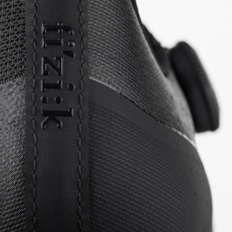 Buty szosowe FIZIK Tempo Overcurve R4 czarne/czarne - 45 Buty szosowe FIZIK Tempo Overcurve R4 czarne/czarne - 45