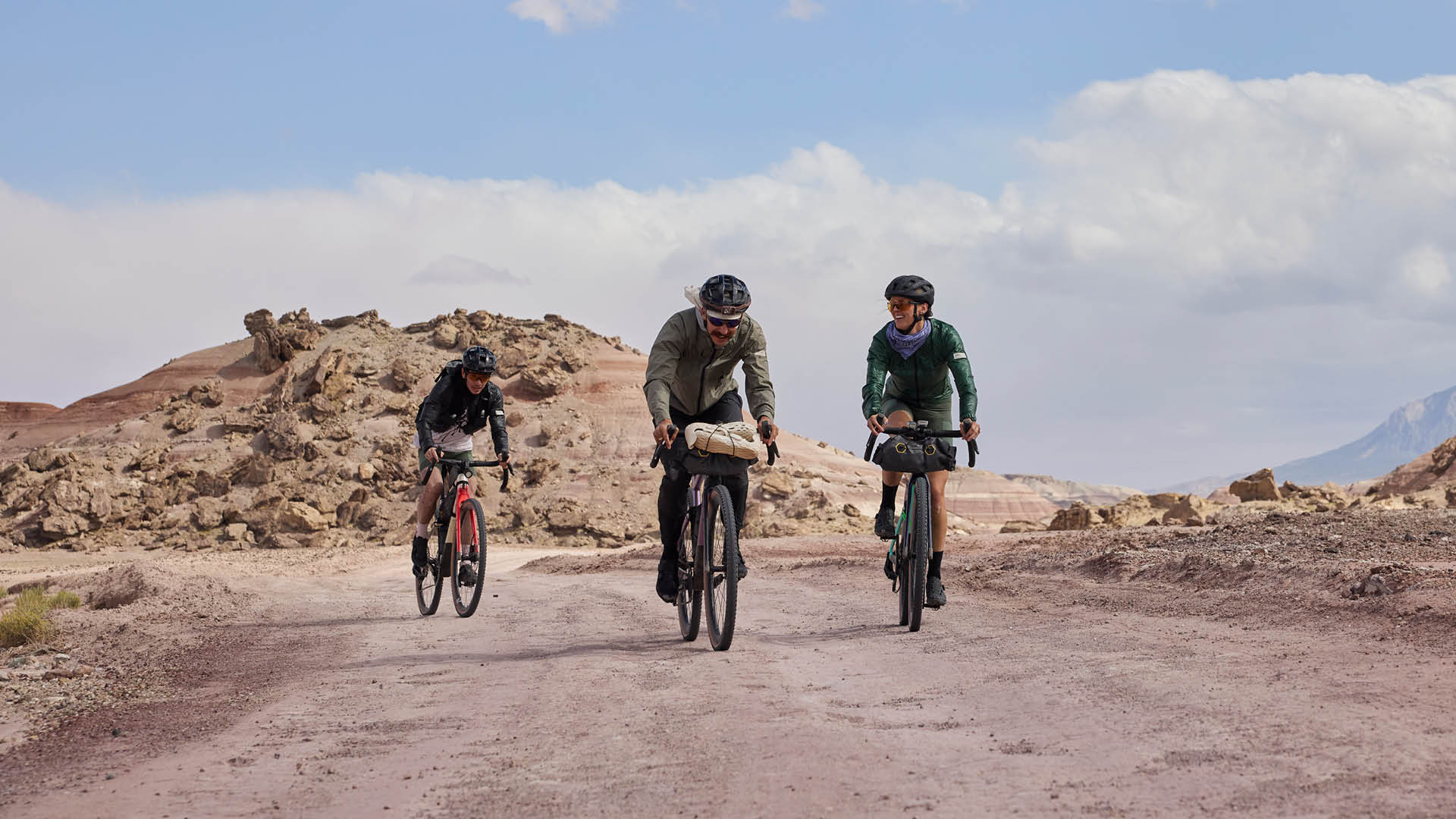 https://veloshop.mom/image/cache/catalog/jak%20przewozić%20rowery-1920x1080.jpg